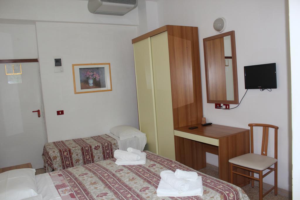 Hotel Santini Ρίμινι Δωμάτιο φωτογραφία