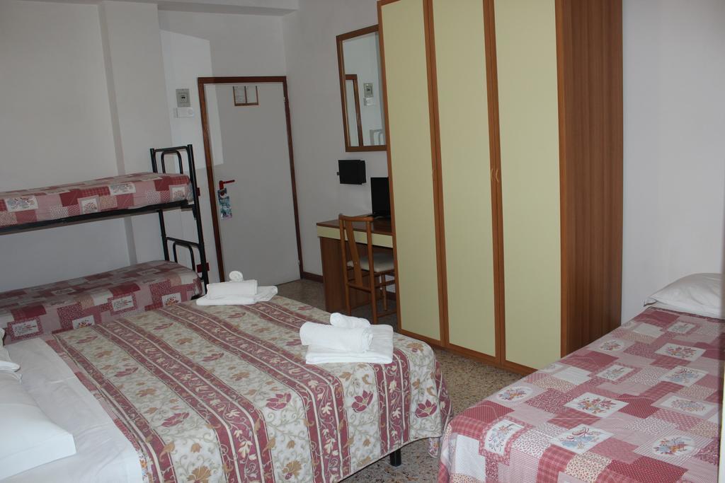 Hotel Santini Ρίμινι Δωμάτιο φωτογραφία